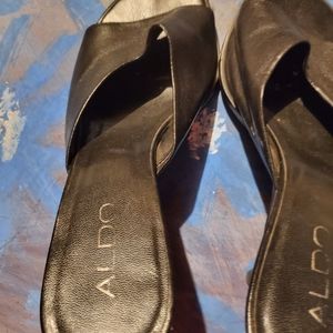 Black Sandal. Aldo leather.